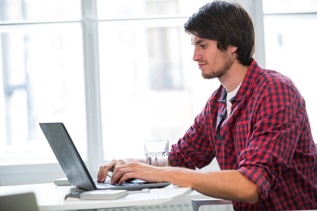 Парень устанавливает Selenium WebDriver